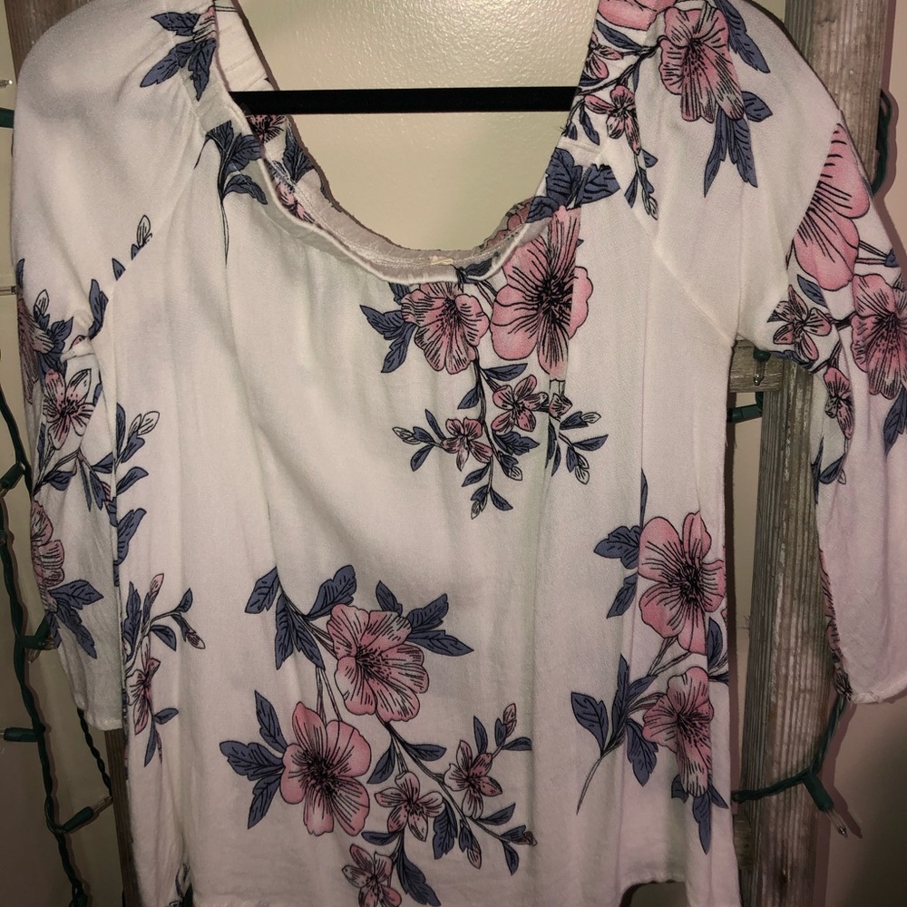 Off the shoulder Tee
